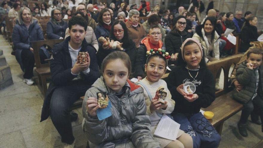 Decenas de niños... bendiciendo a su Niño | IÑAKI OSORIO