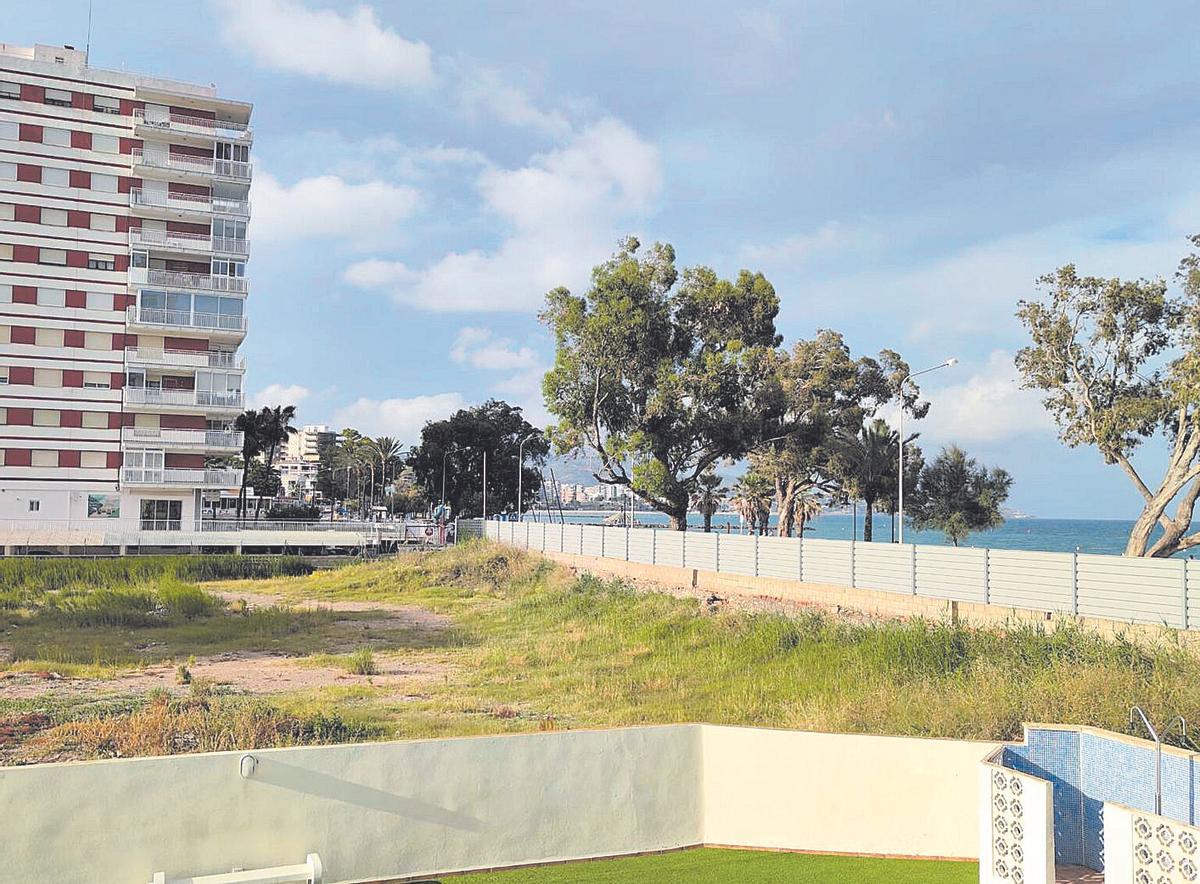 Esta es la parcela donde se construirá el hotel a primera línea de Heliópolis, en la avenida Ferrandis Salvador.