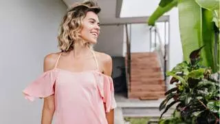 Mañana se esperan colas kilométricas en Zara para conseguir el vestido definitivo que estiliza la figura: largo, fluido y por menos de 9 euros