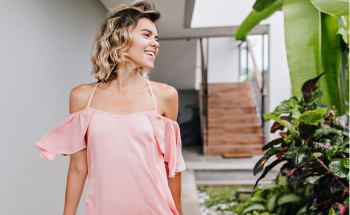 Mañana se esperan colas kilométricas en Zara para conseguir el vestido definitivo que estiliza la figura: largo, fluido y por menos de 9 euros