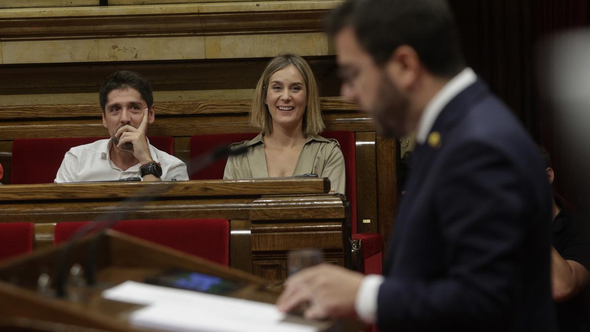 Jéssica Albiach y David Cid, durante una intervención de Pere Aragonès en el Parlament