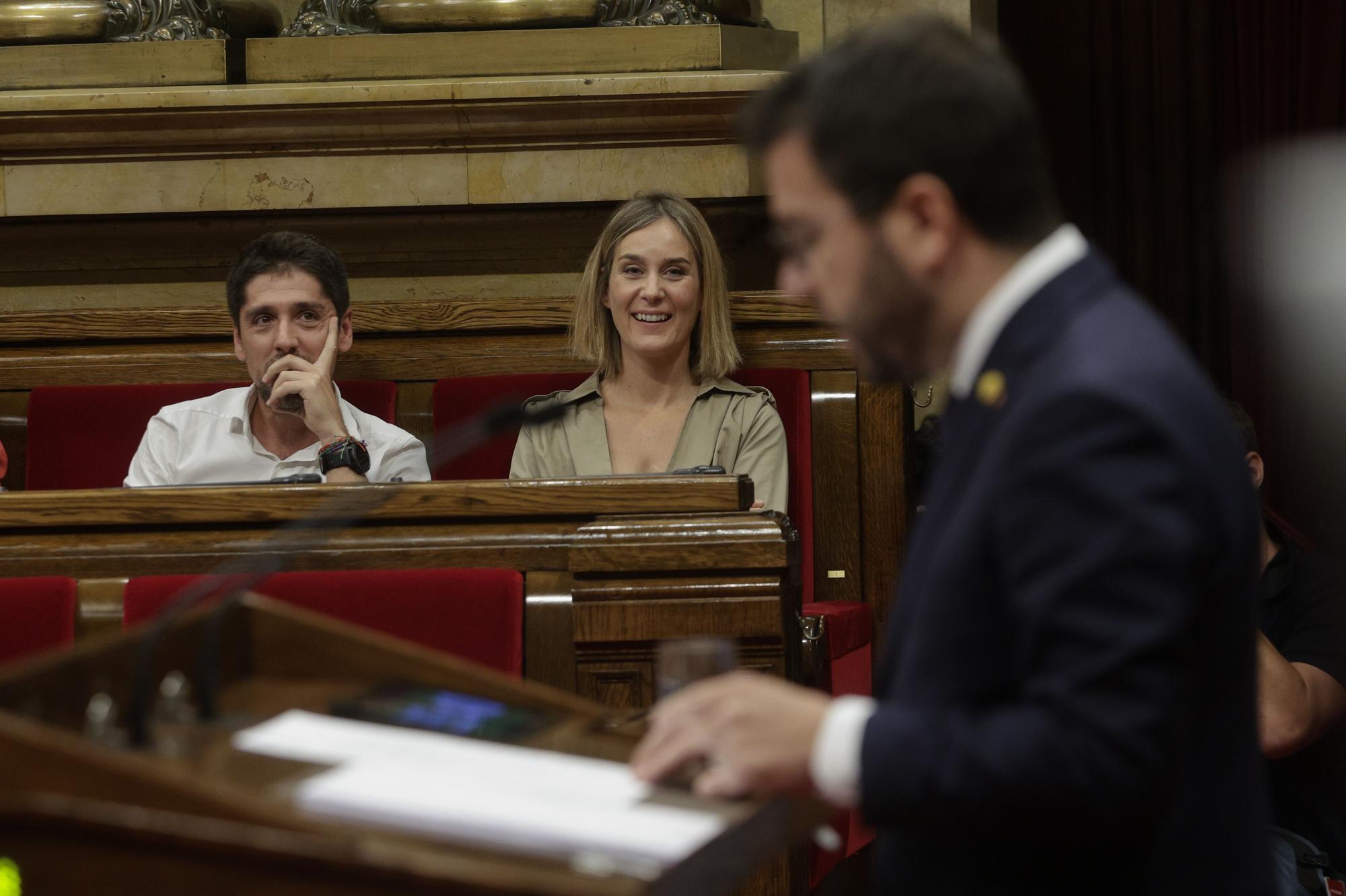 Jéssica Albiach y David Cid, durante una intervención de Pere Aragonès en el Parlament