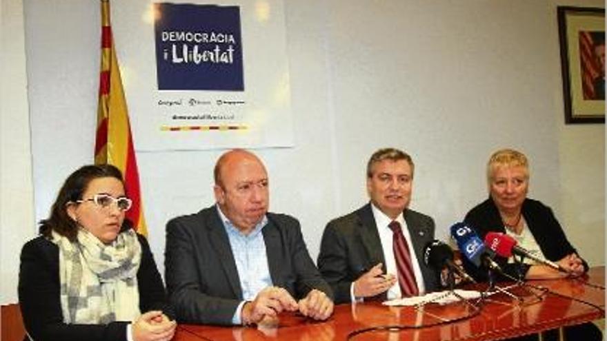 Els senadors de DL Clàudia Massó i Joan Bagué, juntament amb els diputats de DL Jordi Xuclà i Elena Ribera.