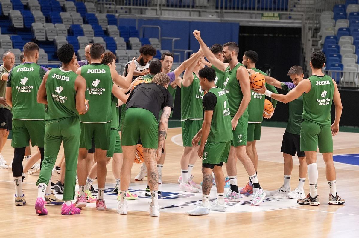 El Unicaja entrenó este viernes en el Carpena antes del debut en Liga Endesa.