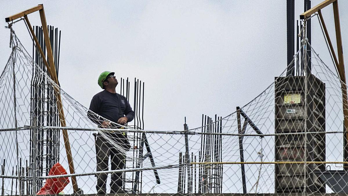 La construcción es uno de los sectores que ha generado más paro. | GERMÁN CABALLERO