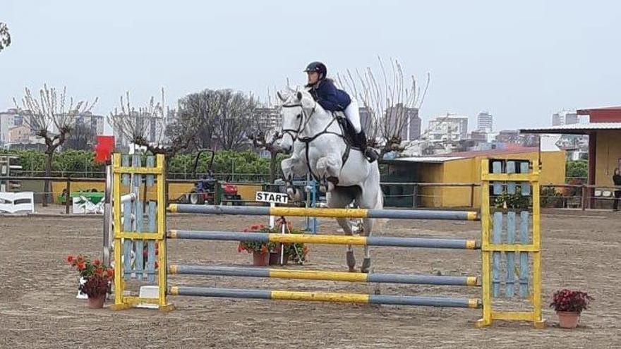 Aída Jovaní reina en el Nacional de Obstáculos de Magdalena