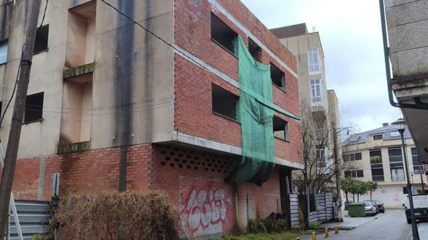 Edificio «okupa» donde tuvo lugar el incendio. | Santos Álvarez