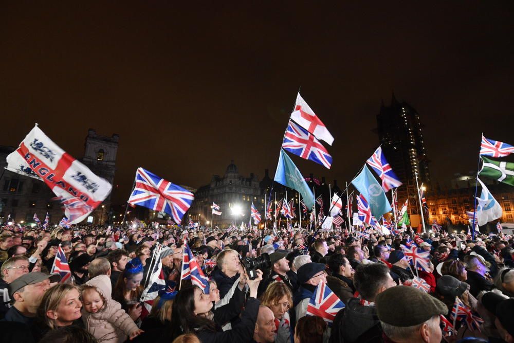 Partidarios del Brexit celebran la salida del Reino Unido de la UE.