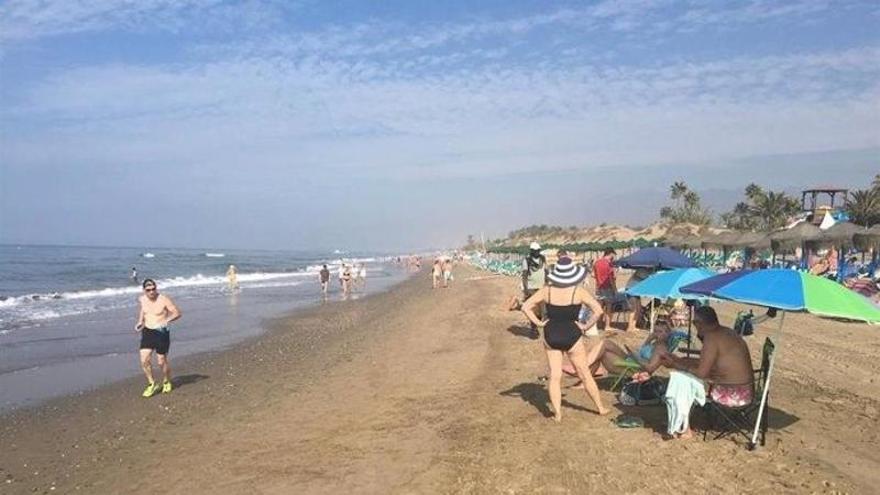 El PSOE pide retirar ya el saneamiento de las playas de Marbella y San Pedro