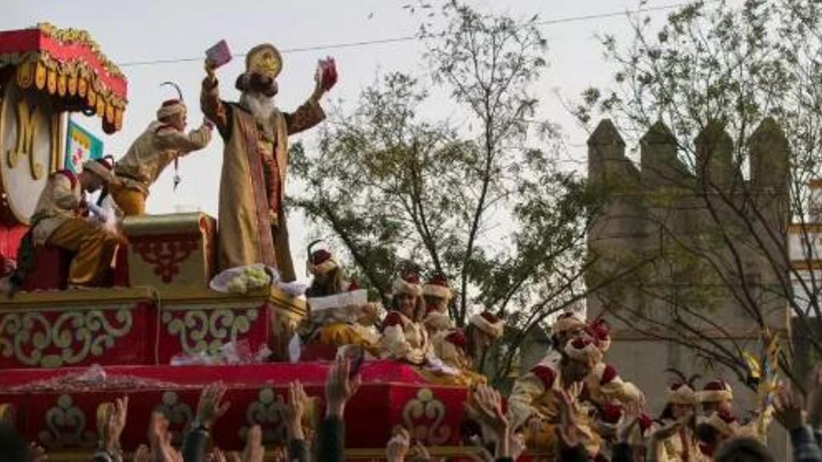 Archivo. Imagen de la cabalgata de Reyes Magos en Sevilla