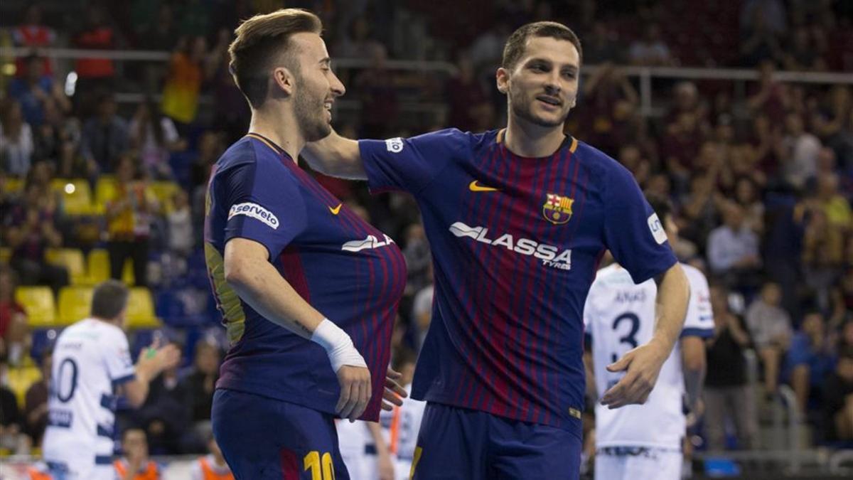 Mario Rivillos y Dyego celebran el gol del madrileño