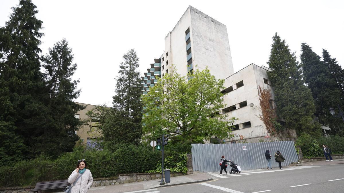 VÍDEO: Comienzan los cierres en el viejo HUCA para las demoliciones de los edificios