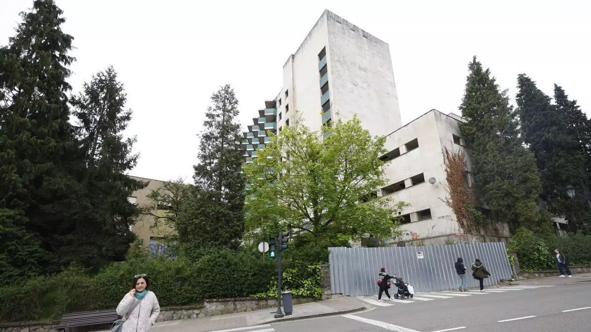 Los cortes para el derribo del viejo HUCA dejan sin dos parkings a Oviedo