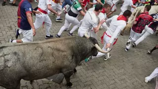 Una veloz carrera de los Miura pone punto final a los encierros de Sanfermines 2025