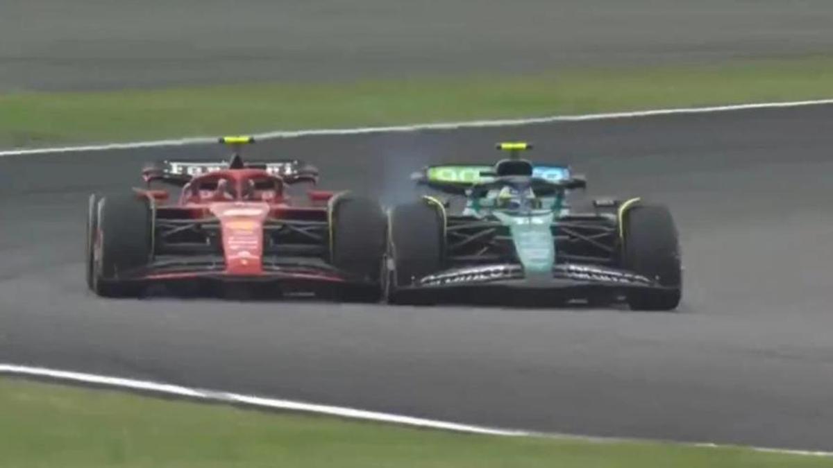 Toque de Alonso y Sainz durante el GP de China.