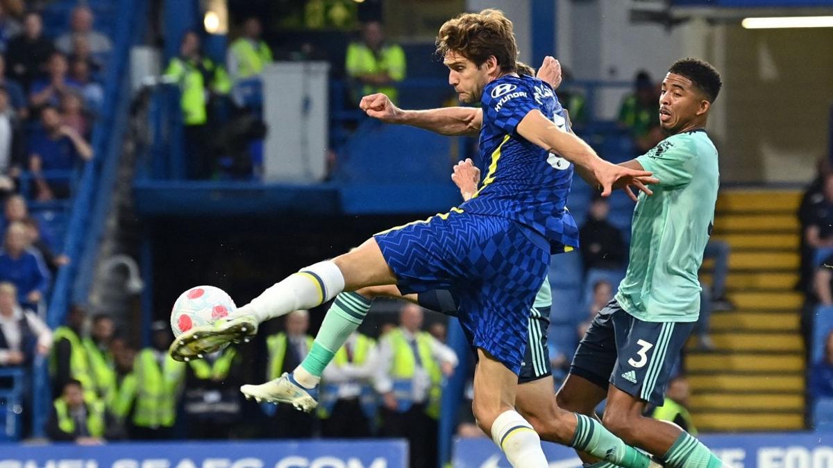 Marcos Alonso anotó el gol del Chelsea de volea