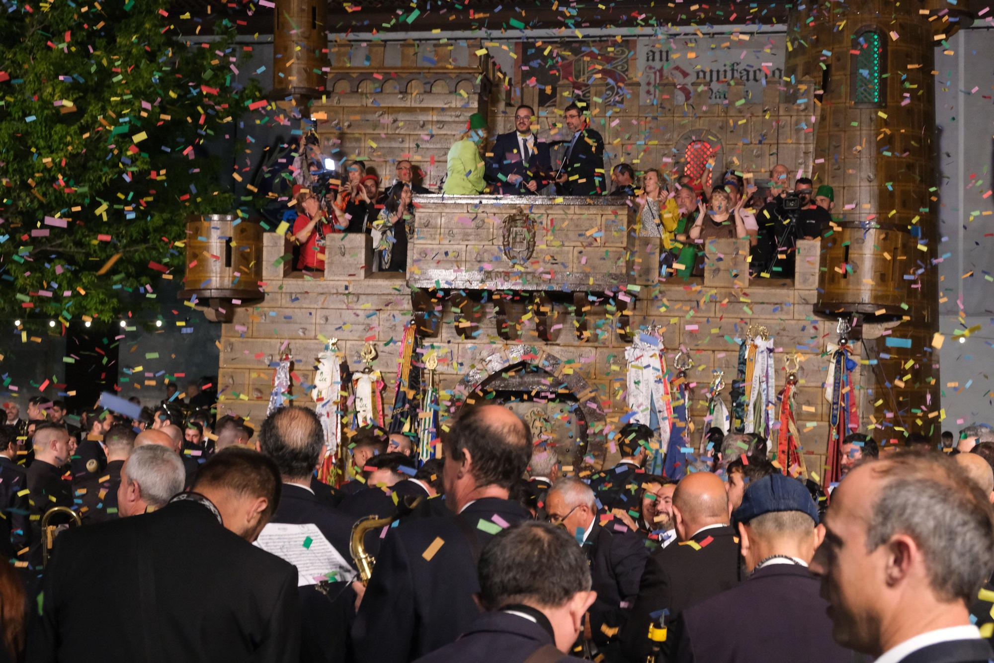 El pasodoble de la euforia abre las fiestas de Petrer