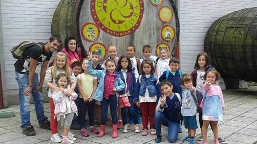 El Prial clausura su campamento infantil con una salida