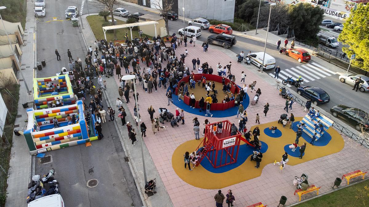 El Ayuntamiento de Onda ha inaugurado este viernes un nuevo parque infantil temático, inspirado en la tradición taurina del municipio,