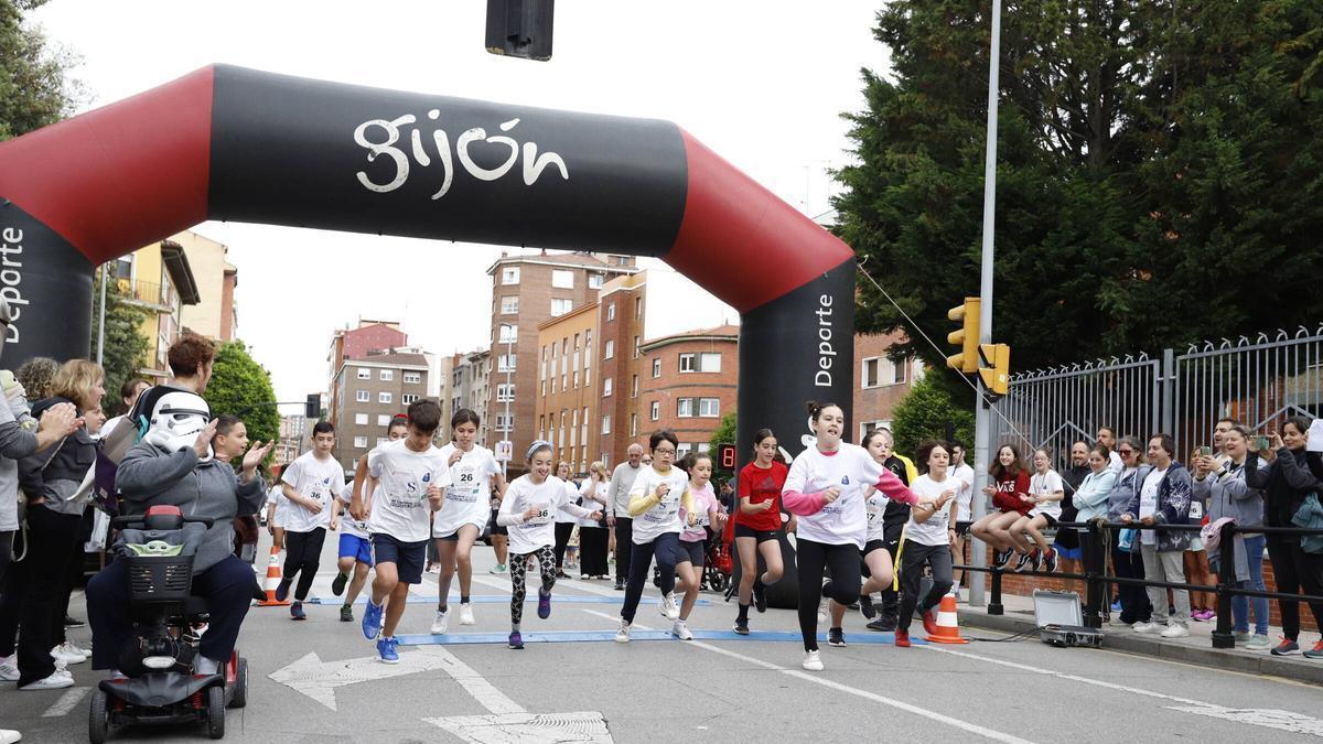 Carrera popular en El Llano, en una edición anterior.