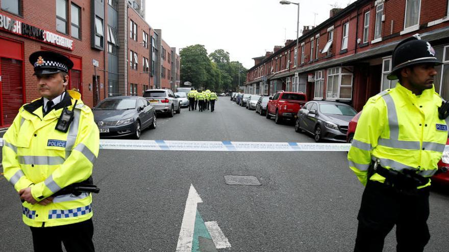 Dispositivo de detención de la policía en Mánchester.