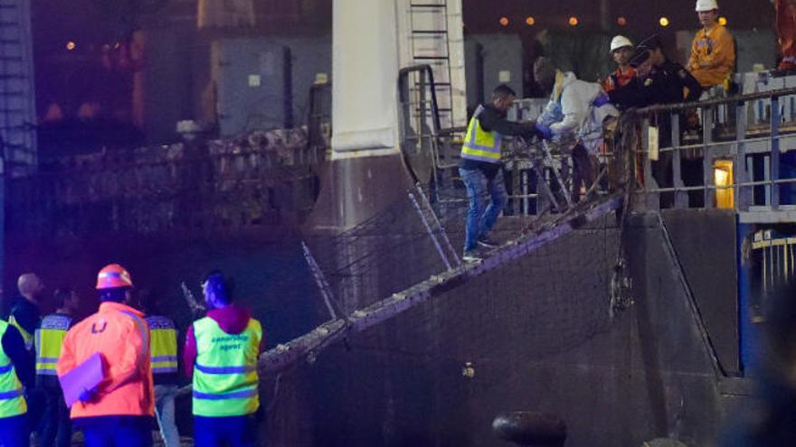 Desembarco de migrantes el lunes en el Puerto de La Luz.