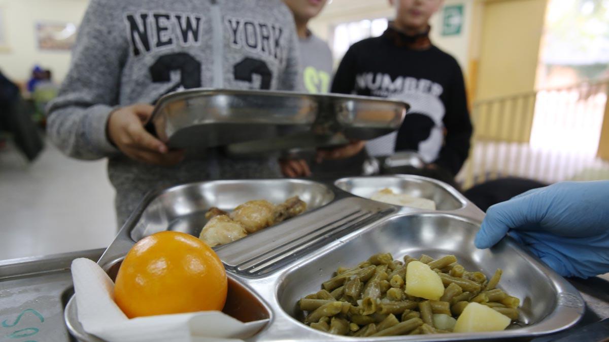Uno de cada cuatro niños vivirá en pobreza en España en el 2030, según Save the Children. En la foto, un comedor escolar en Santa Coloma de Gramenet.