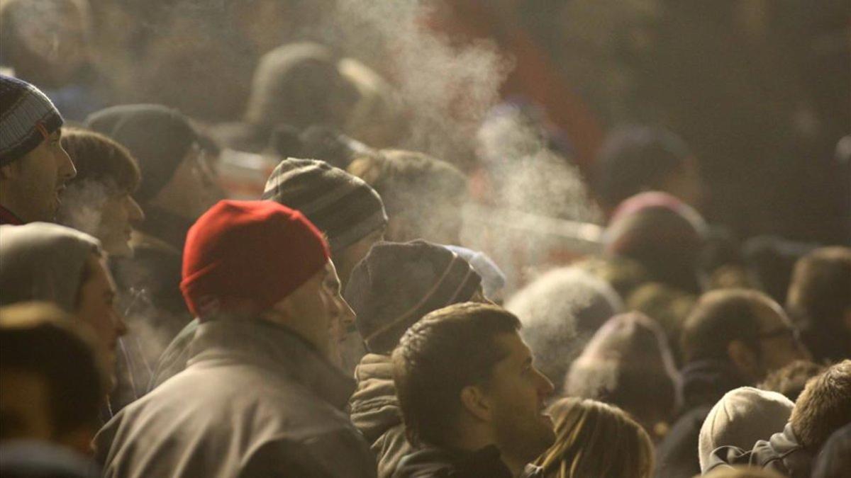 Galicia prohíbe fumar en la calle o en terrazas si no se mantiene la distancia social