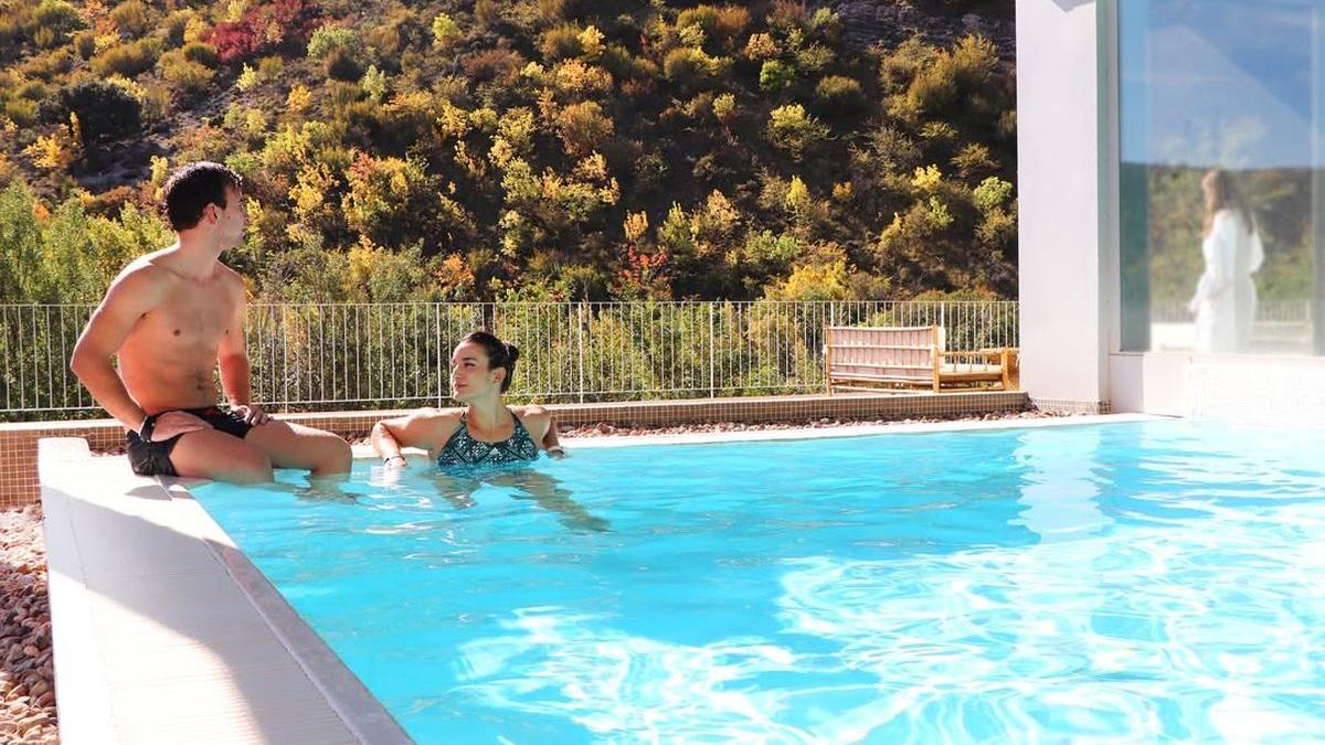 El balneario de Teruel perfecto para relajarse en otoño: a 1.000 metros de altura con vistas a un impresionante cañón.