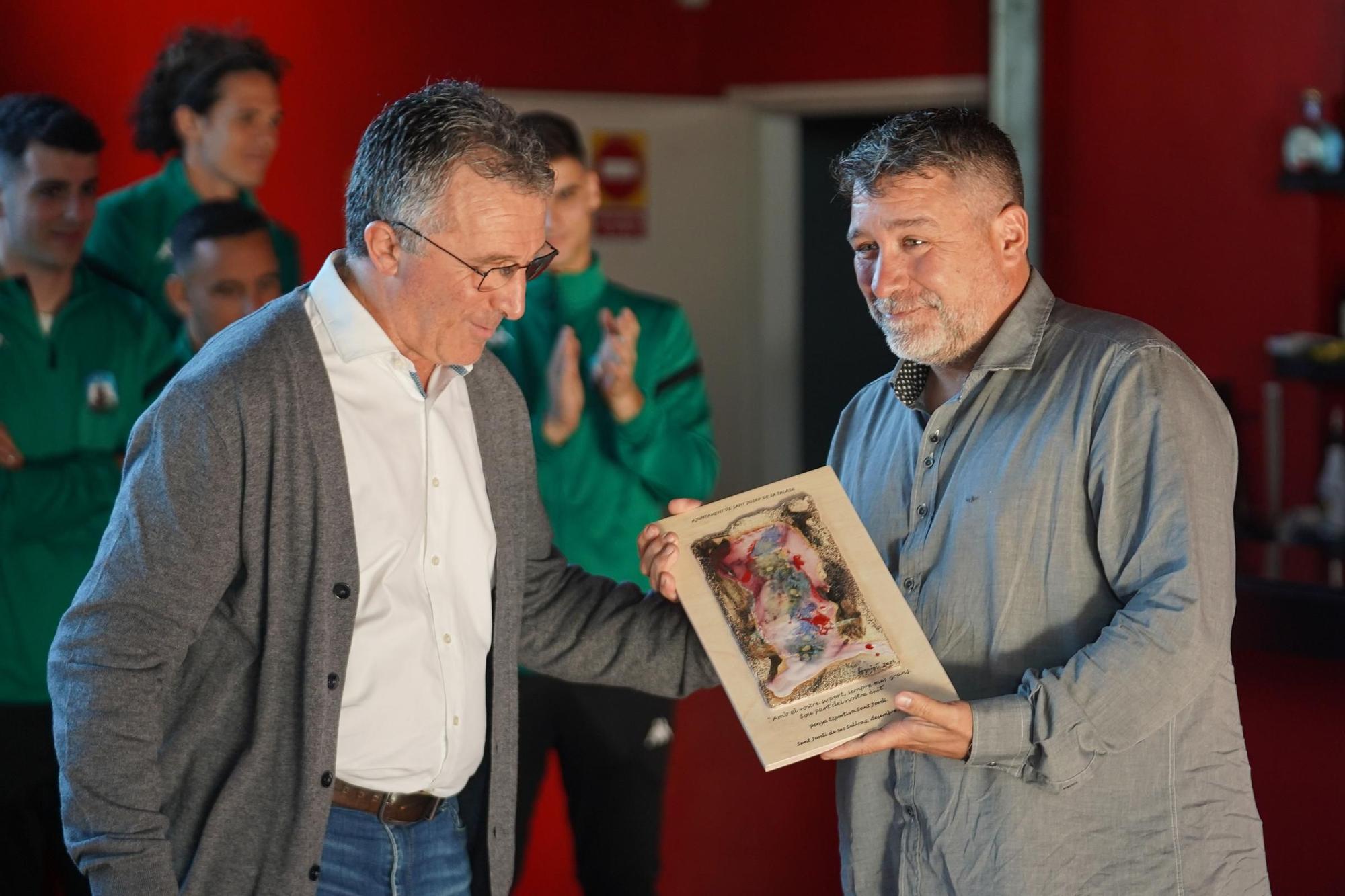 Mira las imágenes de la felicitación de Navidad del equipo de fútbol de Sant Jordi