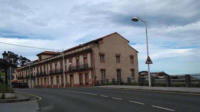 Edificio de la bahía de Perán que se estudia derribar.