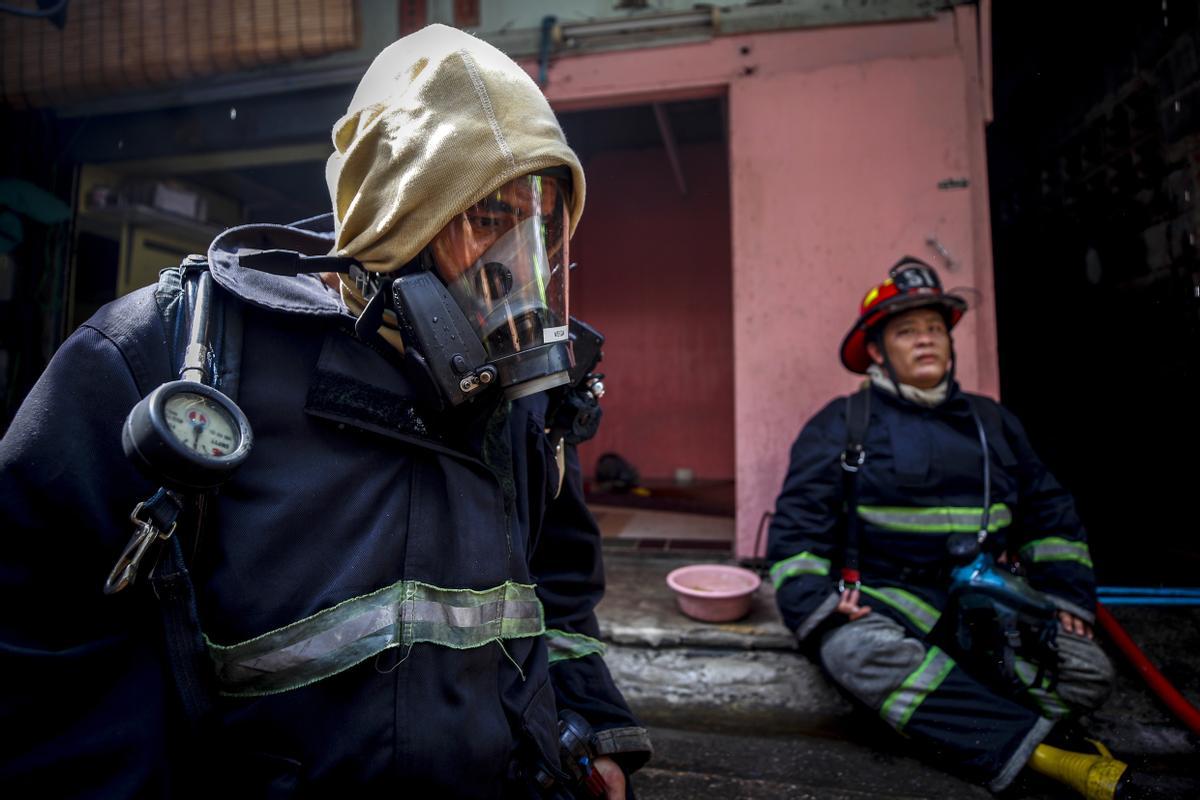 Un gran incendio destruye casas en una comunidad en el centro de Bangkok