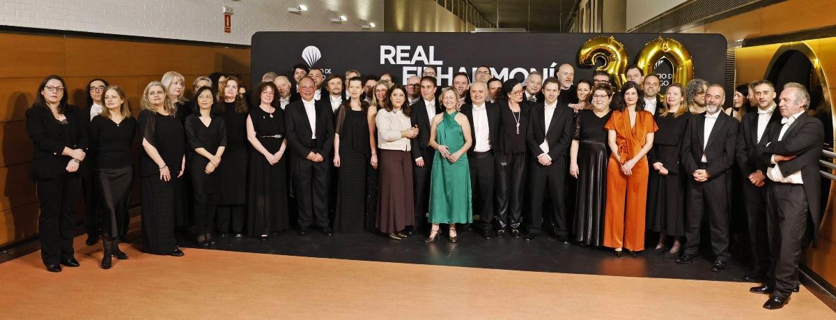 Integrantes del Orfeón Terra a Nosa y más protagonistas de la cita.