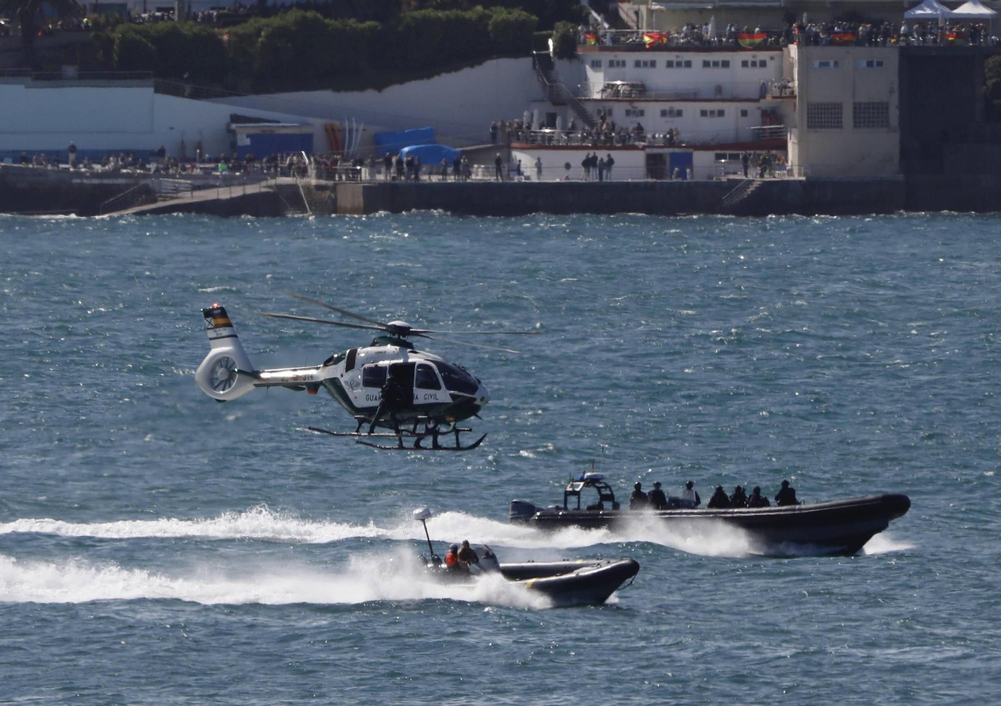 EN IMÁGENES: Así fue la revista naval  del Rey Felipe VI y la exhibición aérea en Gijón por el Día de las Fuerzas Armadas