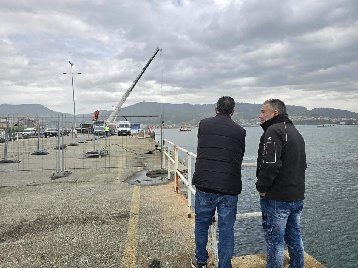 Las obras generan el interés de vecinos de Moaña.