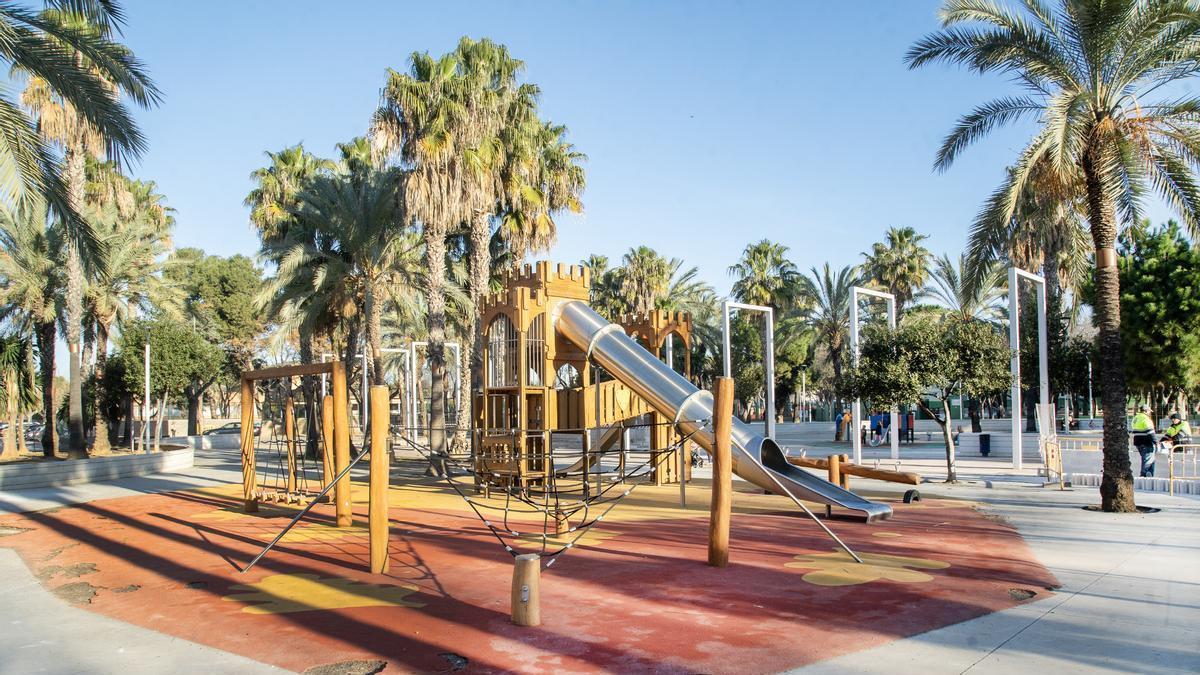 Juegos infantiles renovados en Sedaví.