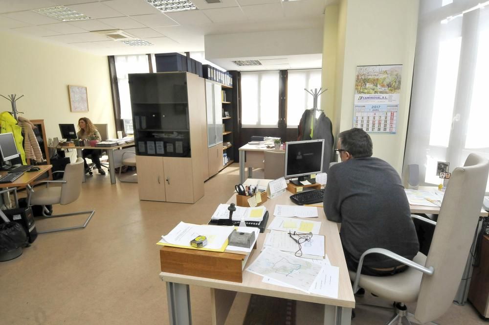 Trabajadores municipales instalados en "Casa Cuca".