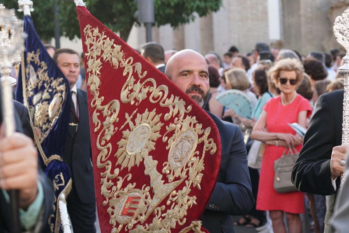 Una procesión con tres pasos para el aniversario del Sagrado Corazón