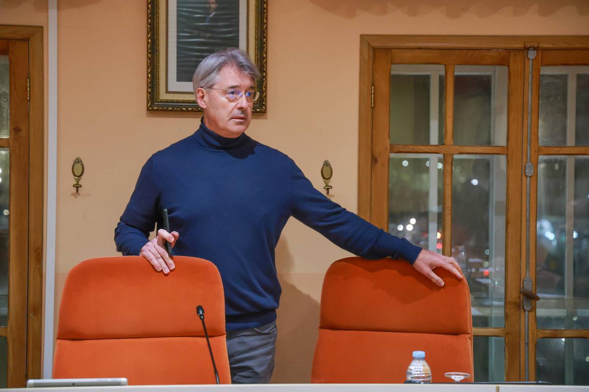 El alcalde de O Grove, en un pleno.