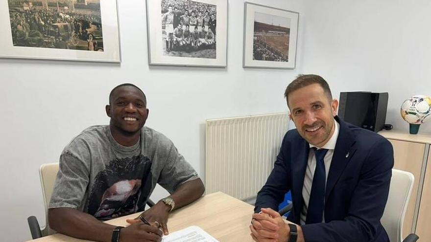El Oviedo tiene un plan con Chukwuma Eze: renovación y cesión al Villarreal B