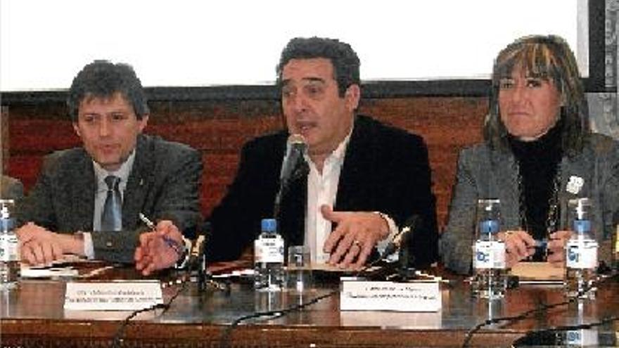 David Rodríguez, Manuel Bustos i Núria Marín, en una reunió de la FMC a Solsona el febrer del 2012