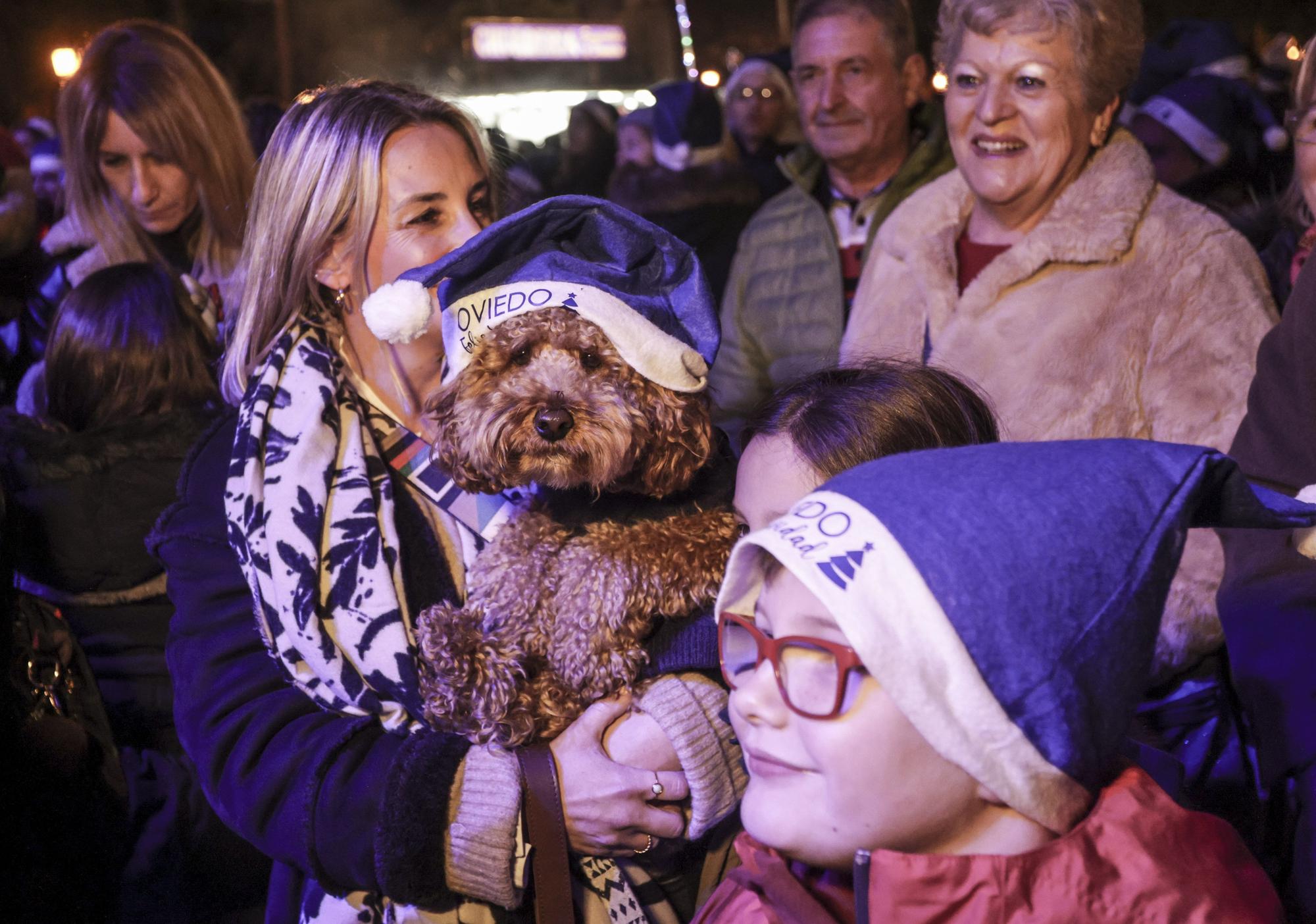 En imágenes: así fue el encendido de las luces de Navidad en Oviedo