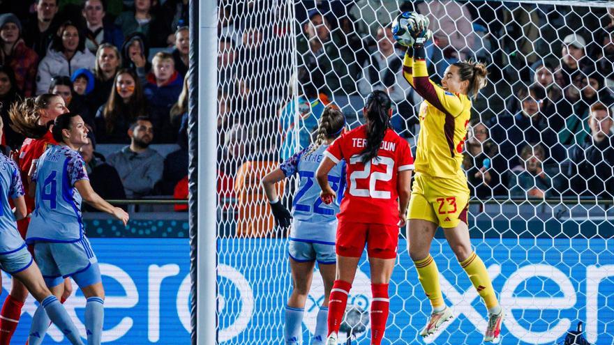 El debut de Cata Coll en el Mundial de fútbol de Australia y Nueva Zelanda, en imágenes