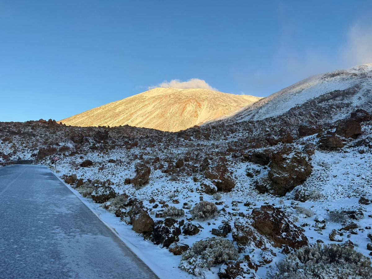 Así amaneció el Teide tras el paso de la borrasca Regina por Tenerife