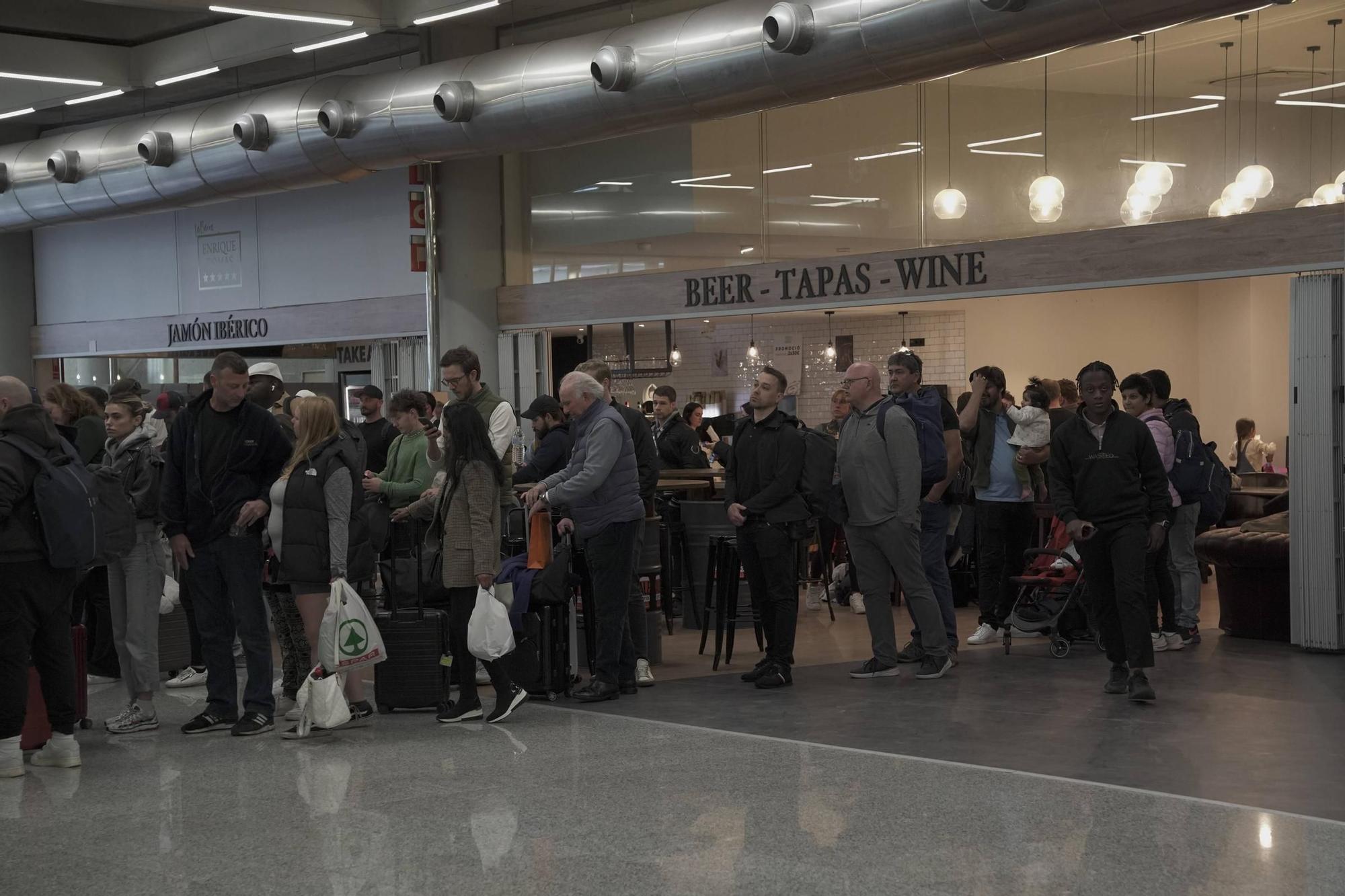 Nuevas retenciones en el control de seguridad del aeropuerto de Palma