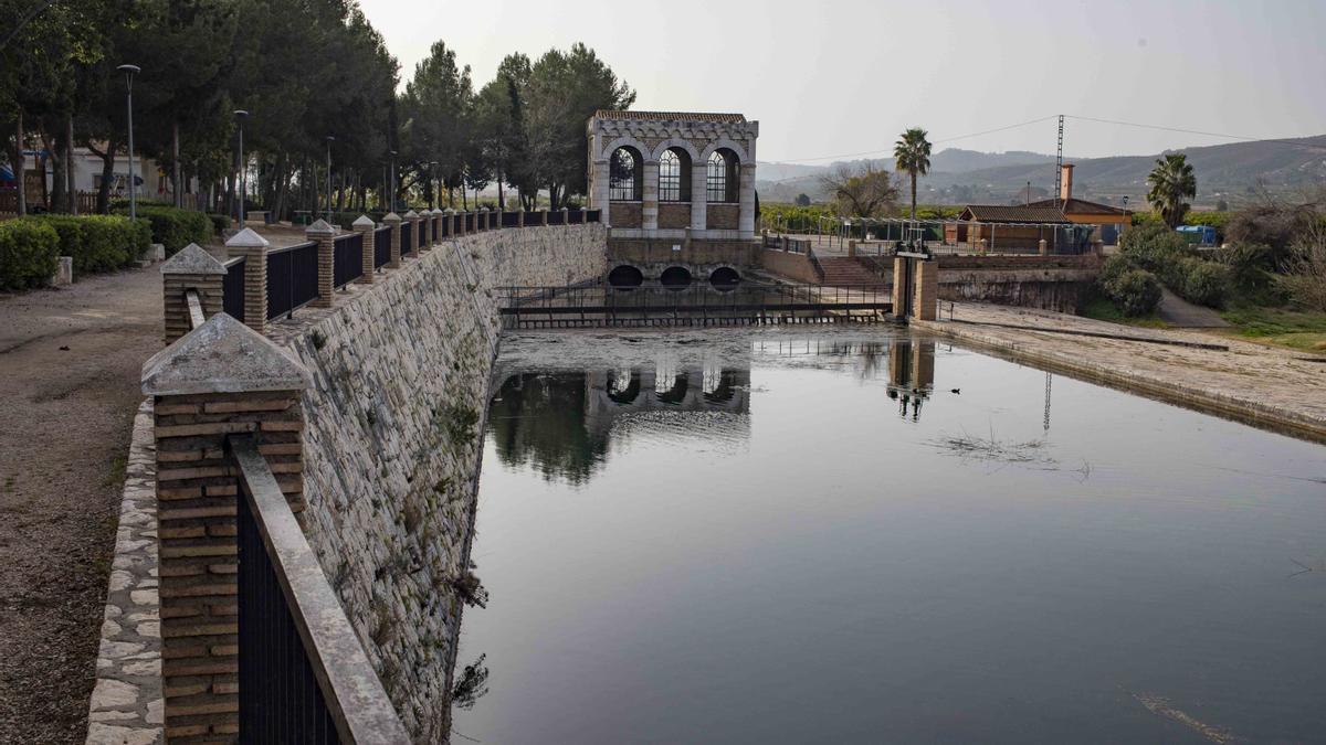 Azud y acequia Real del Xúquer en Antella.