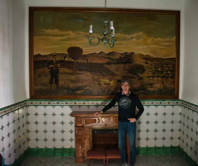 La moda de decorar las chimeneas con pinturas nació en Castelló