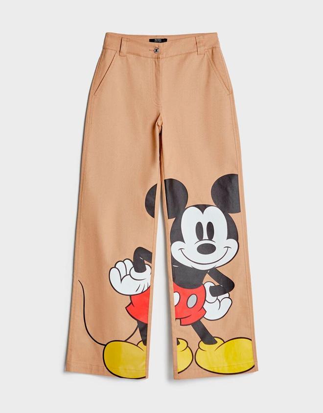 Pantalón wide leg Mickey Mouse de Bershka (precio: 15,99 euros)