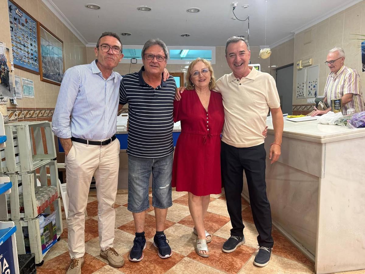 El alcalde de Riba-roja de Túria, Robert Raga, el día de la despedida del negocio.