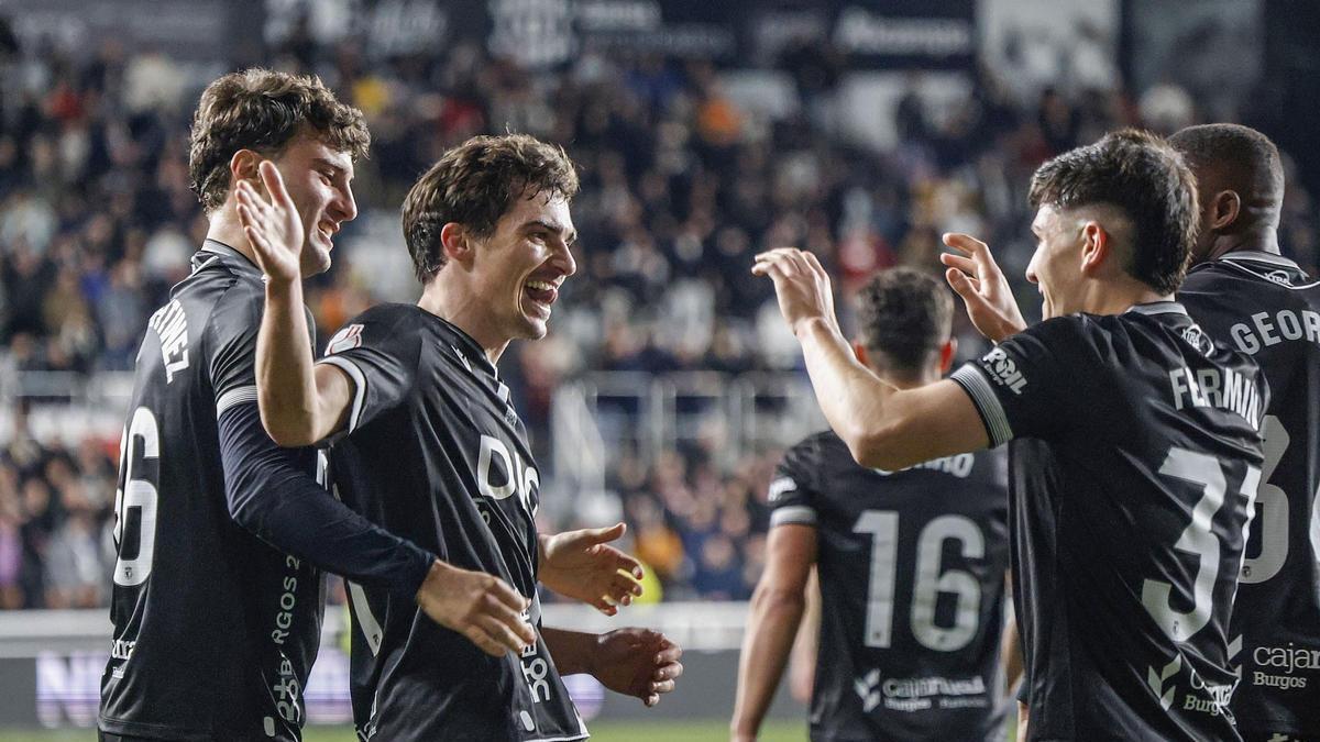 El nuevo jugador del equipo castellonense celebra un gol con el Burgos, en la pasada temporada.